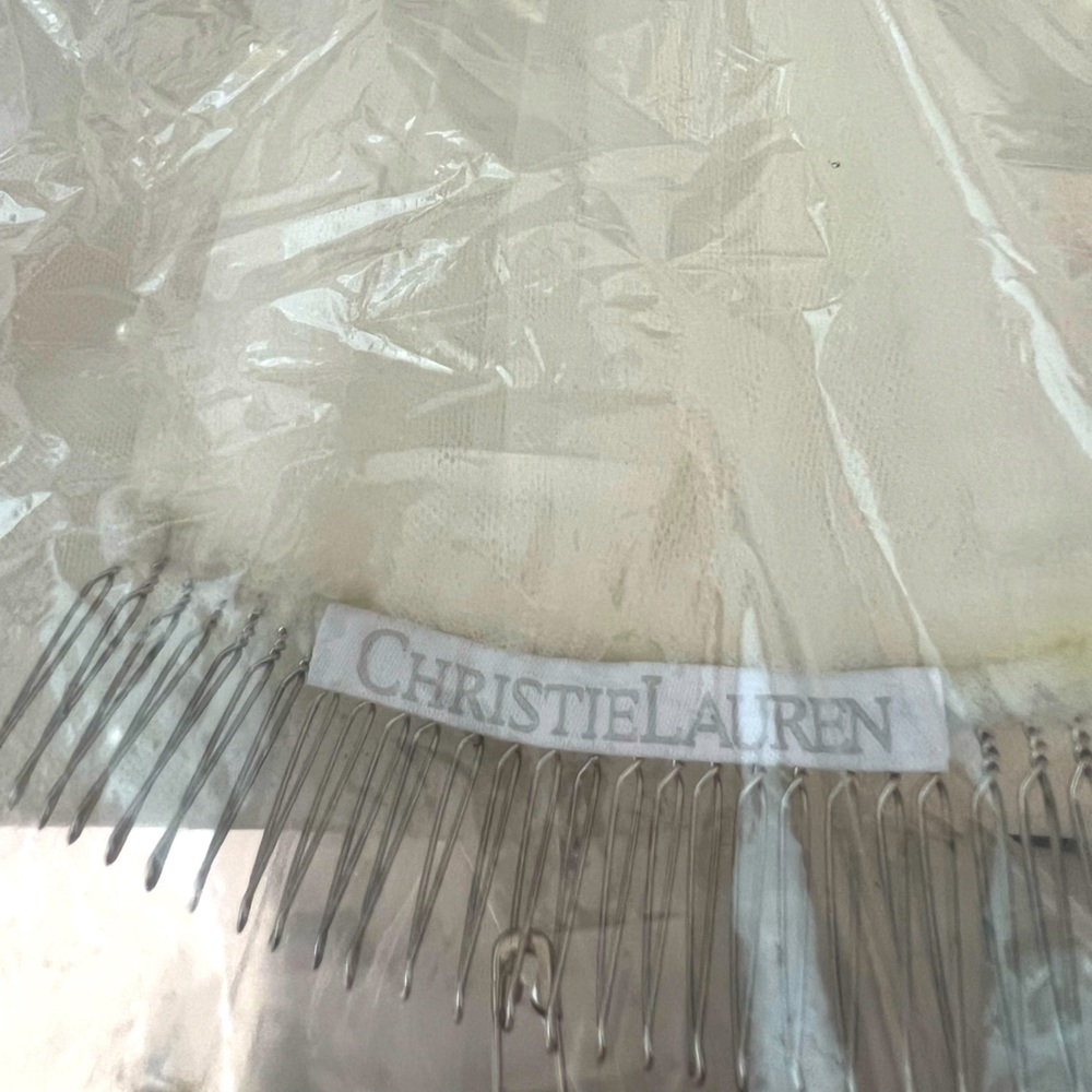 CHRISTIE LAUREN At Kleindfeld
SILKPEARLVL - Pearl Veil Cathedral - color IVORY